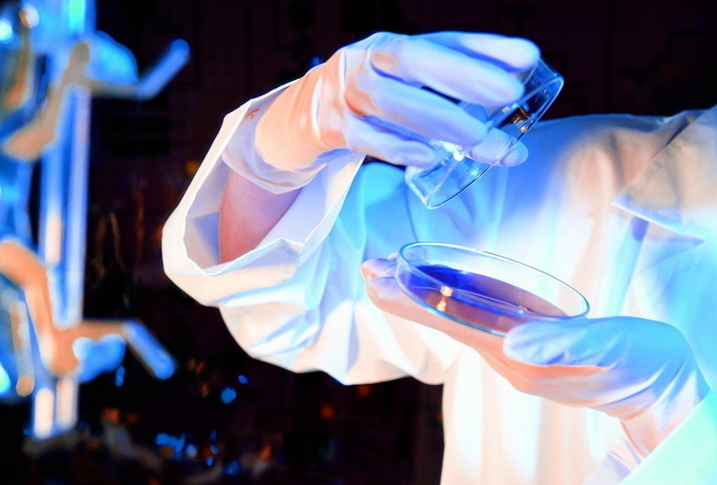 药企研发部分为“希拉里妄想”买单