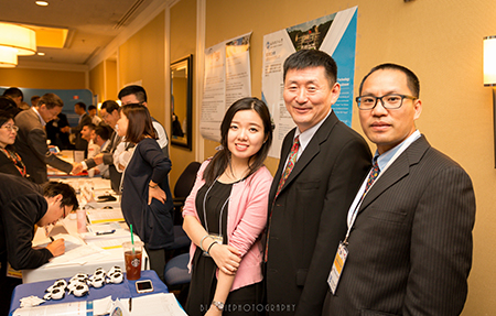 威客电竞SAPA年会代表：左→右： 刘雯颖博士、汪俊博士、王建峰博士