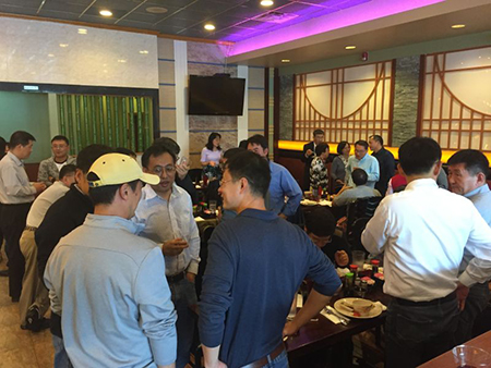 专家们相谈甚欢，，，，，，，直到黄昏时分，，，，，，，仍不舍离去