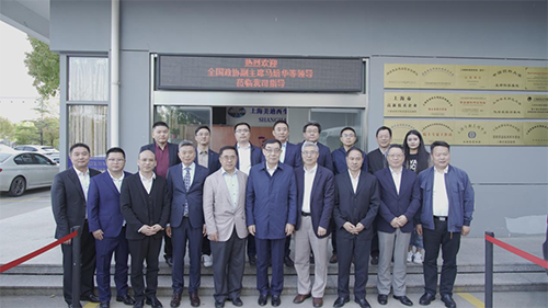 十二届天下政协副主席马培华一行人与威客电竞向导合影