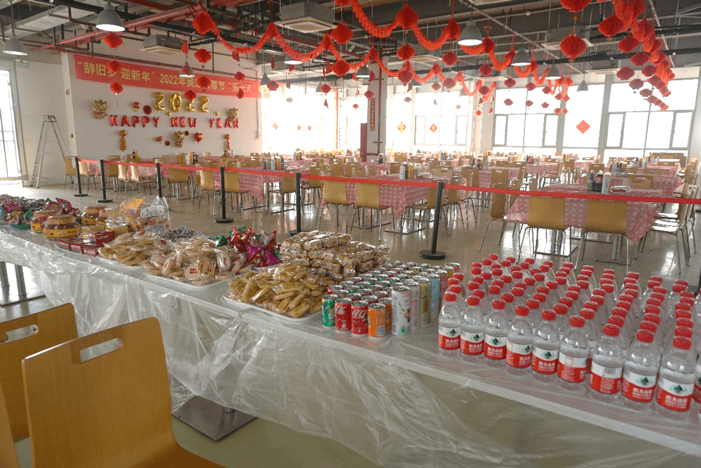 威客电竞还为同伴们准备了水果、零食、饮料等